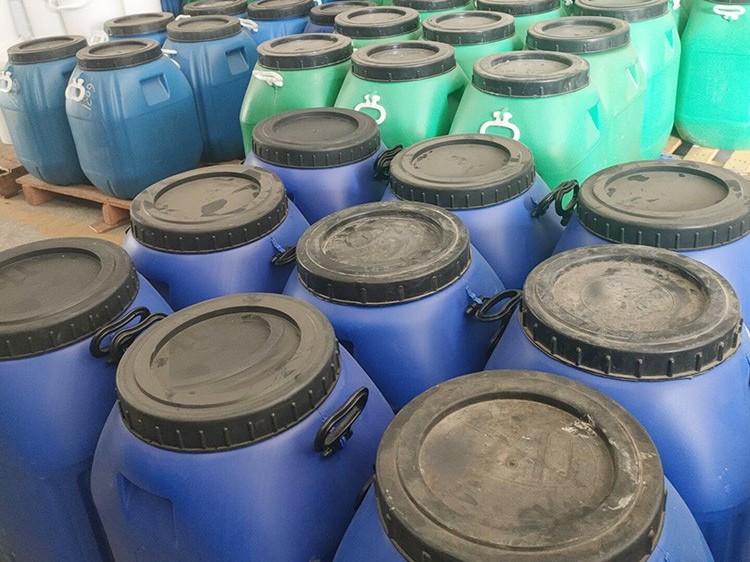 金立基膠黏劑保留了粘力強(qiáng)、耐高溫、環(huán)保、對人體皮膚無過敏、內(nèi)聚好、除膠后無殘留特點(diǎn)的膠水，真正做到一款膠水帶來多個好處，能讓客戶在生產(chǎn)操作時達(dá)到省時又省力的雙重效果。