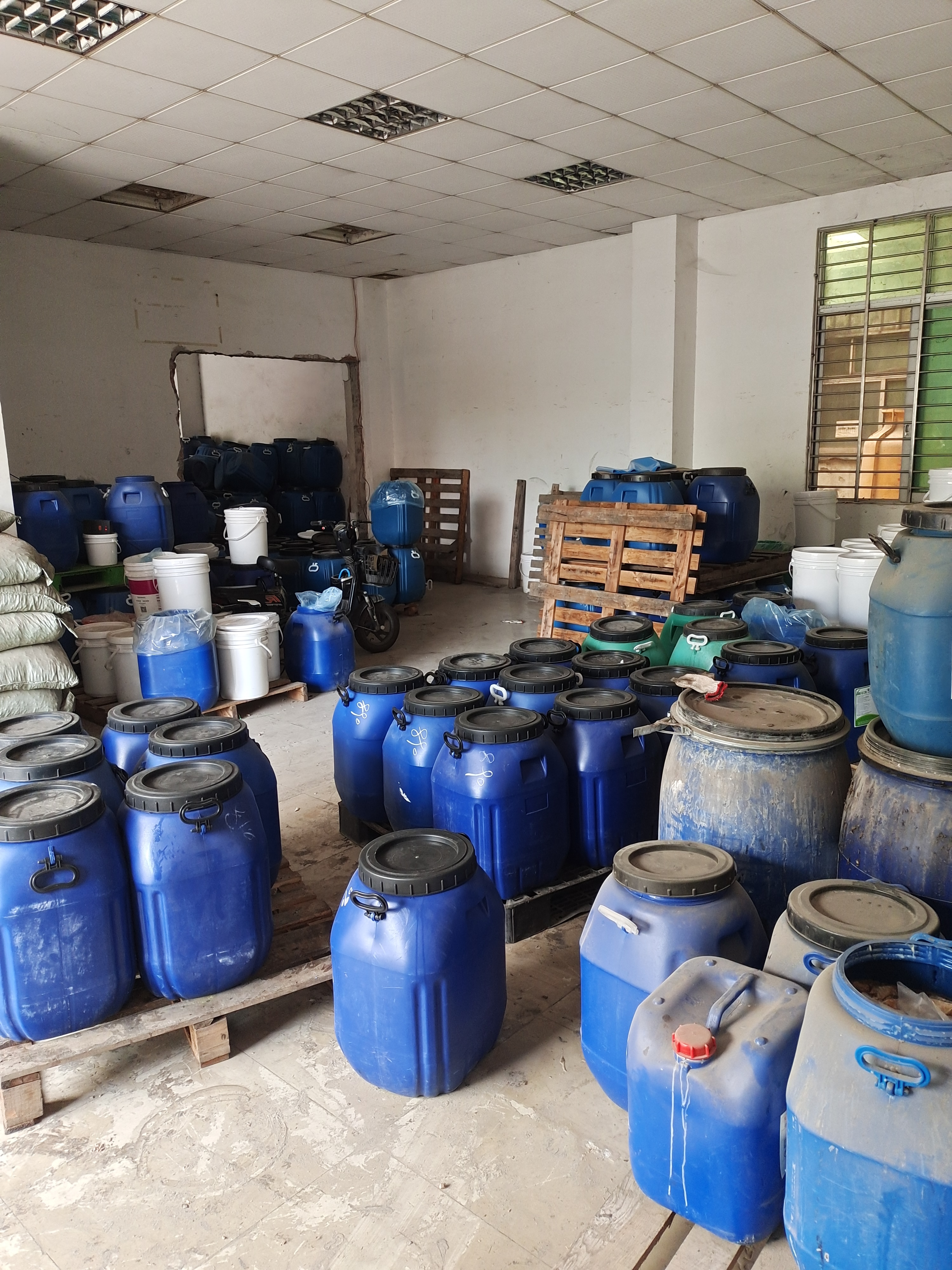 金立基粘性強(qiáng)紙品禮盒膠廠家