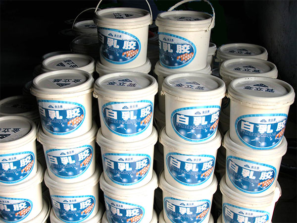 金立基-白乳膠堆